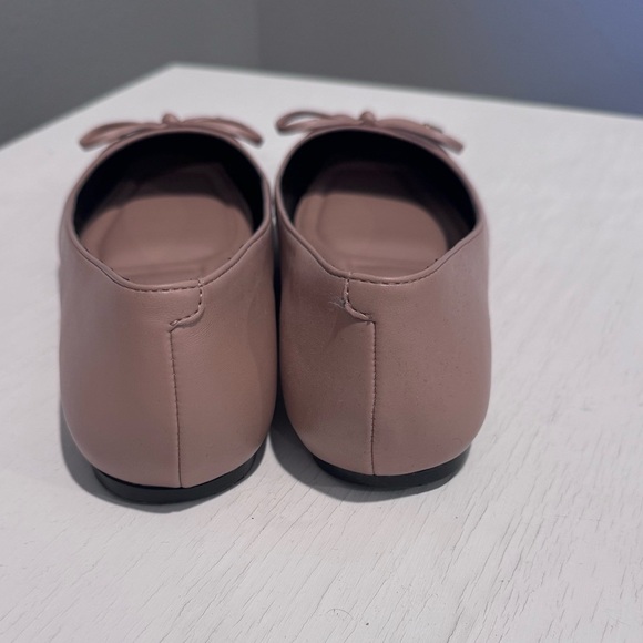 BCBGeneration Elegant Black and Tan Women's Flats size 7.5 - Picture 4 of 6